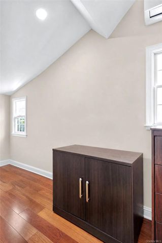 16 Dewey Street E, East Rockaway, NY 11518