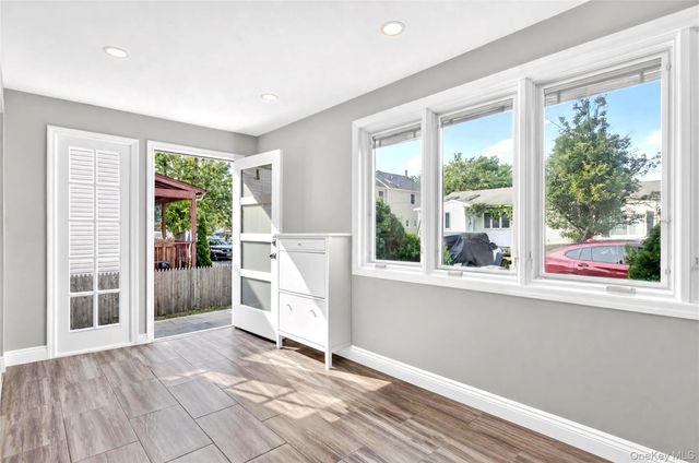 16 Dewey Street E, East Rockaway, NY 11518