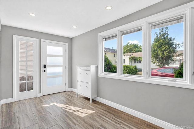 16 Dewey Street E, East Rockaway, NY 11518