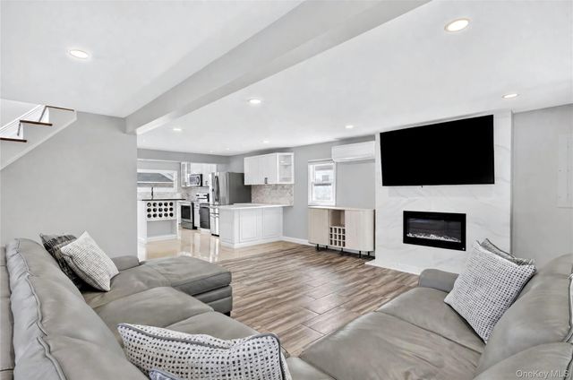 16 Dewey Street E, East Rockaway, NY 11518
