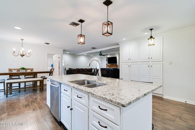104 Pullin Drive, Youngsville, LA 70592