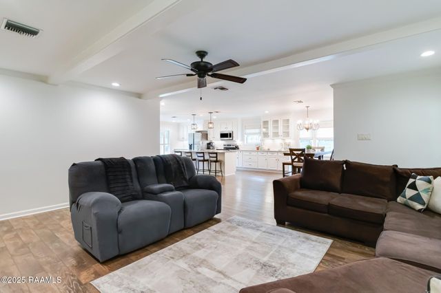 104 Pullin Drive, Youngsville, LA 70592