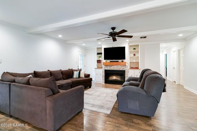 104 Pullin Drive, Youngsville, LA 70592