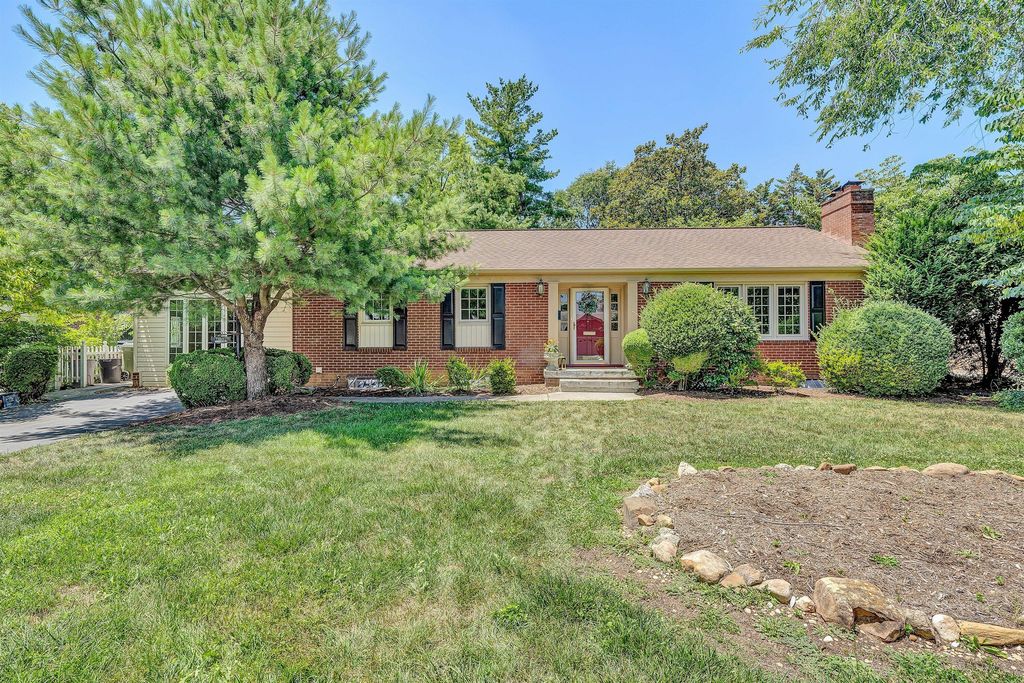 423 Highfield RD, Salem, VA 24153