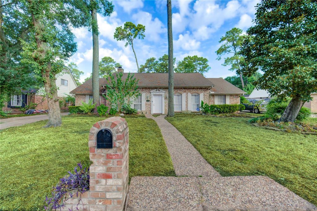 5810 Boyce Springs Drive, Houston, TX 77066