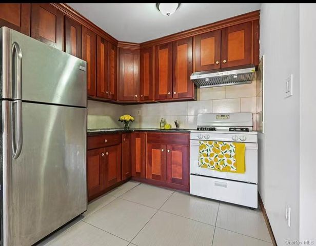 8409 Queens Boulevard 4B, Elmhurst, NY 11373
