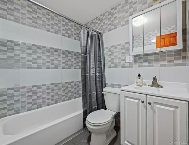 8409 Queens Boulevard 4B, Elmhurst, NY 11373