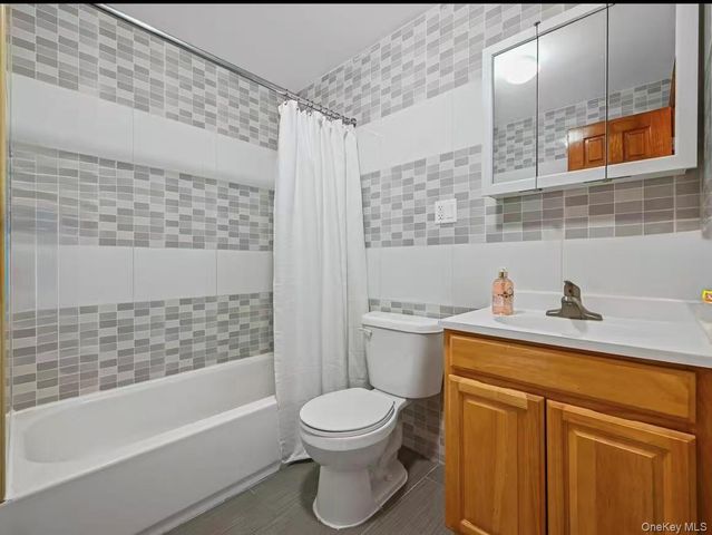 8409 Queens Boulevard 4B, Elmhurst, NY 11373