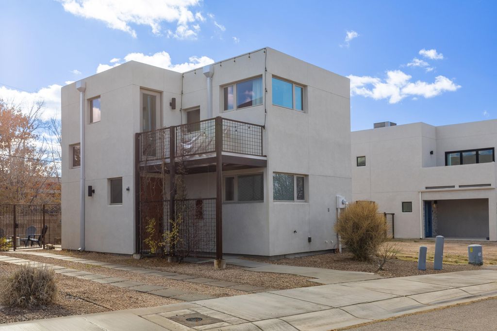 704 Benicia Lane SW, Albuquerque, NM 87102
