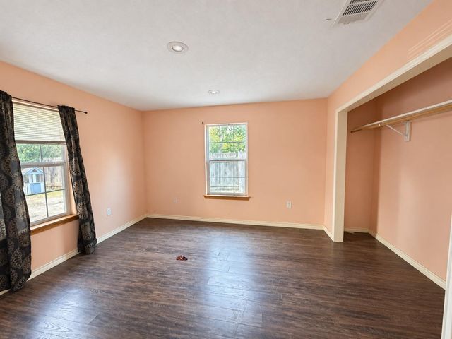 900 Lee LN, Lockhart, TX 78644