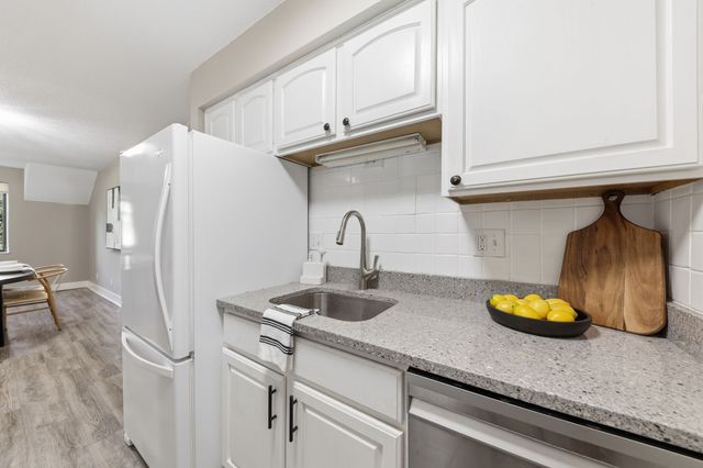 4902 University Avenue 130, Des Moines, IA 50311