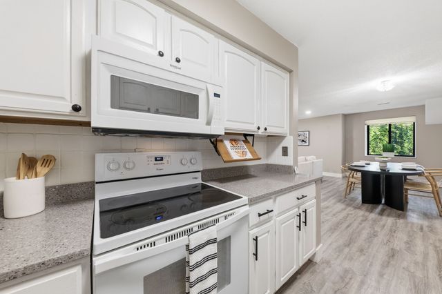 4902 University Avenue 130, Des Moines, IA 50311