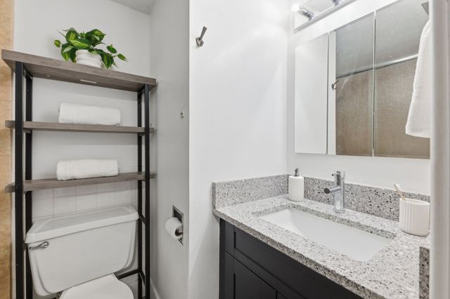 4902 University Avenue 130, Des Moines, IA 50311