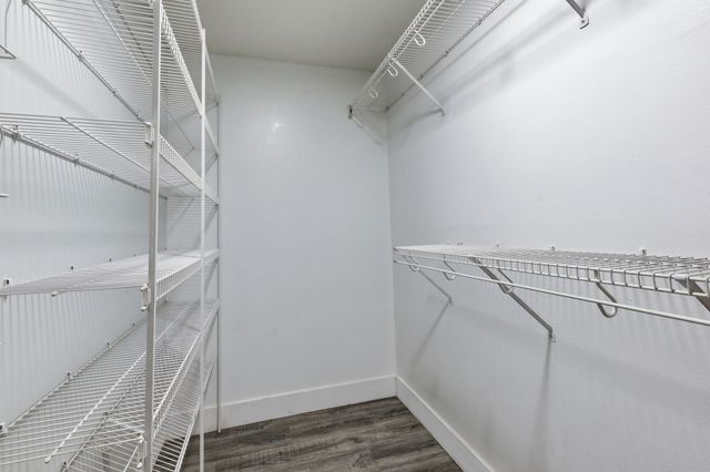4902 University Avenue 130, Des Moines, IA 50311