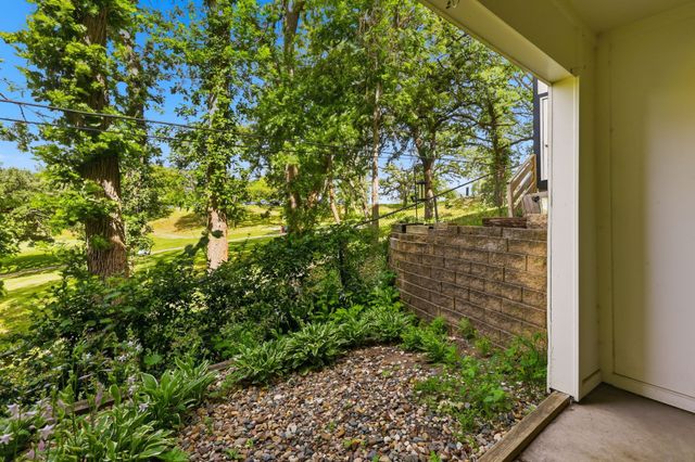 4902 University Avenue 130, Des Moines, IA 50311