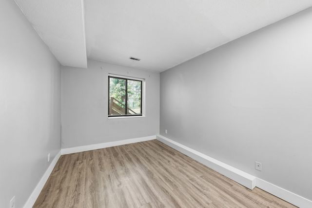 4902 University Avenue 130, Des Moines, IA 50311