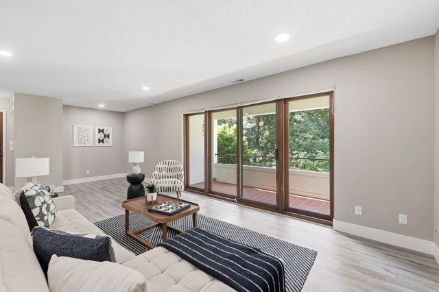 4902 University Avenue 130, Des Moines, IA 50311