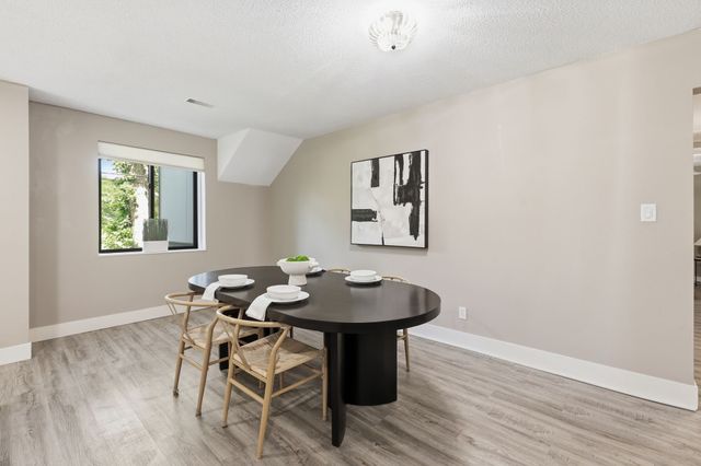 4902 University Avenue 130, Des Moines, IA 50311