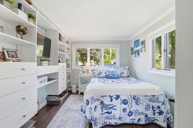 145 Staples Shore Rd, Lakeville, MA 02347