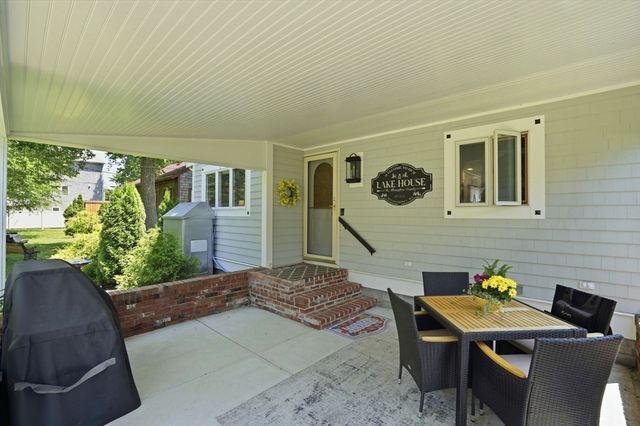 145 Staples Shore Rd, Lakeville, MA 02347