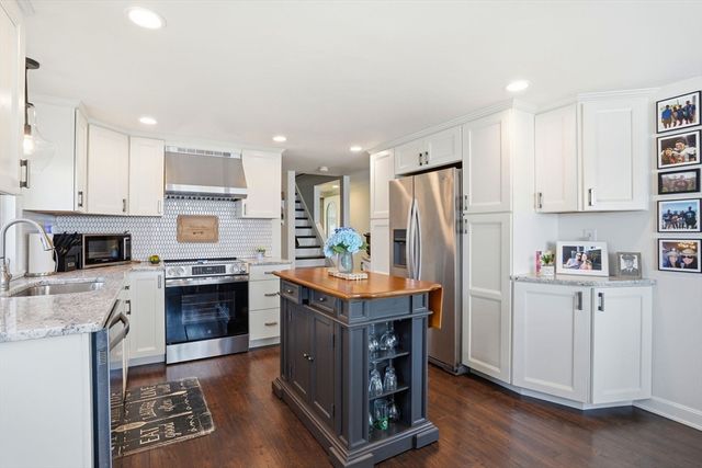 145 Staples Shore Rd, Lakeville, MA 02347