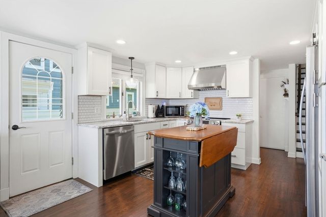 145 Staples Shore Rd, Lakeville, MA 02347