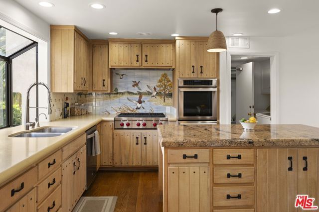 1052 N Kenter Avenue, Los Angeles, CA 90049