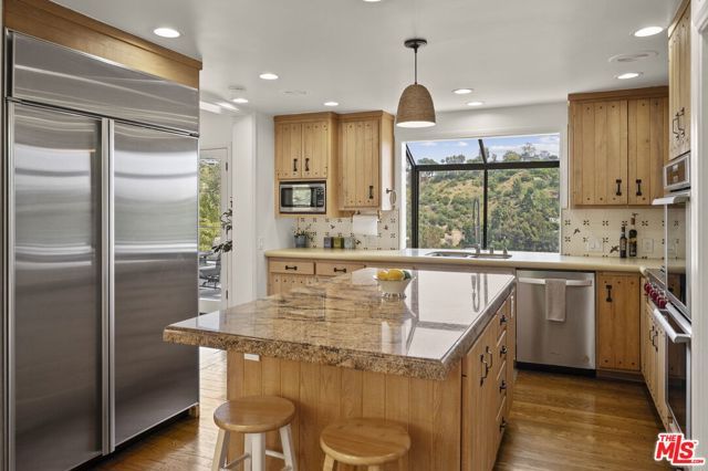 1052 N Kenter Avenue, Los Angeles, CA 90049