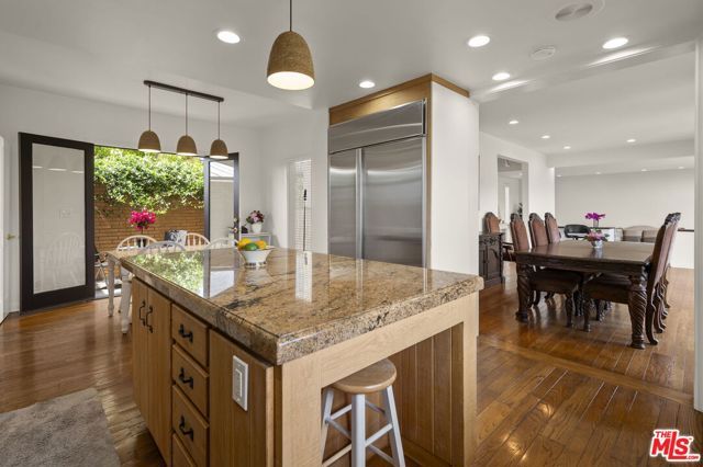 1052 N Kenter Avenue, Los Angeles, CA 90049