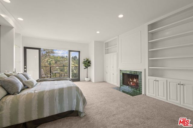 1052 N Kenter Avenue, Los Angeles, CA 90049