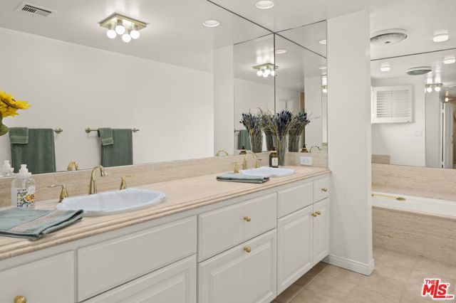 1052 N Kenter Avenue, Los Angeles, CA 90049