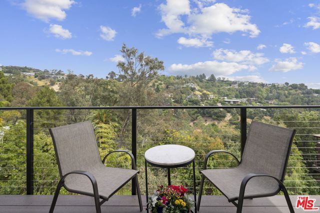 1052 N Kenter Avenue, Los Angeles, CA 90049