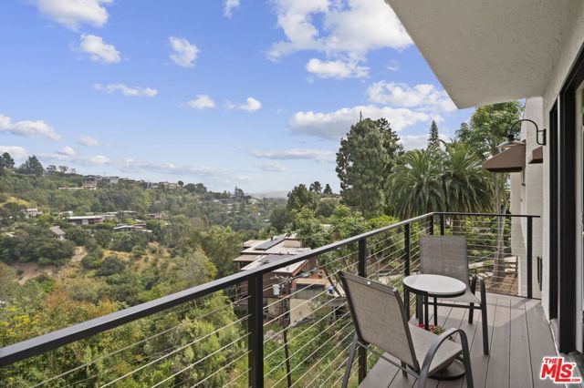 1052 N Kenter Avenue, Los Angeles, CA 90049