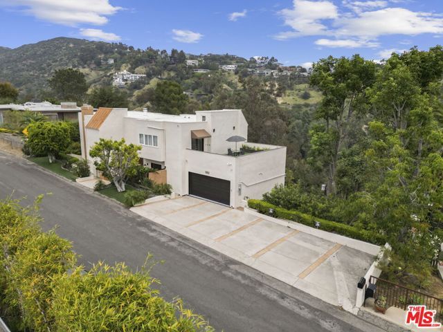 1052 N Kenter Avenue, Los Angeles, CA 90049