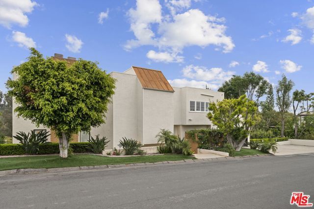 1052 N Kenter Avenue, Los Angeles, CA 90049