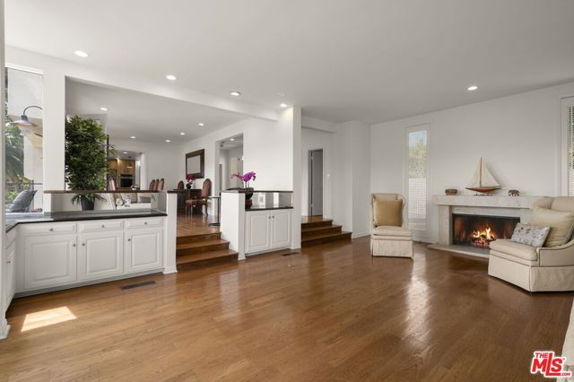 1052 N Kenter Avenue, Los Angeles, CA 90049