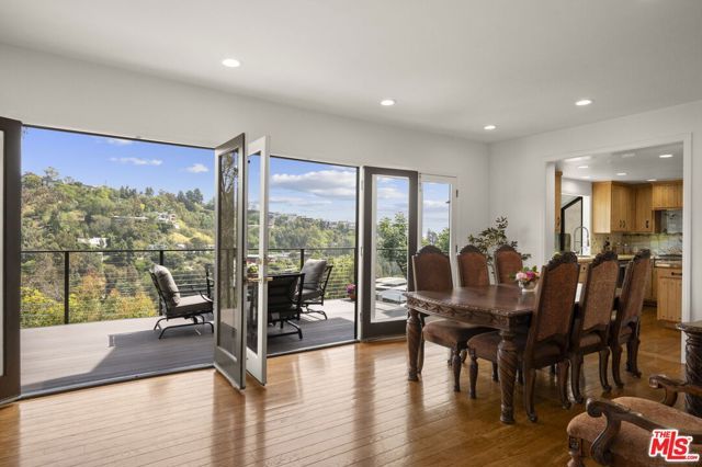 1052 N Kenter Avenue, Los Angeles, CA 90049