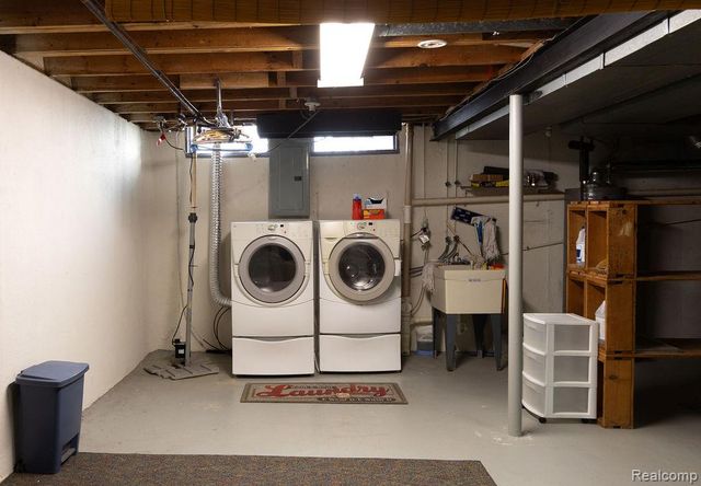 43428 Hartwick Drive, Sterling Heights, MI 48313