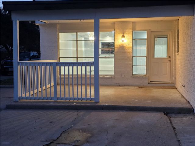 932 Waterview St, Portland, TX 78374