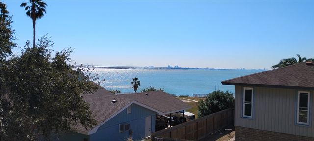 932 Waterview St, Portland, TX 78374