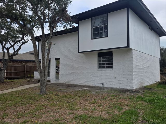 932 Waterview St, Portland, TX 78374