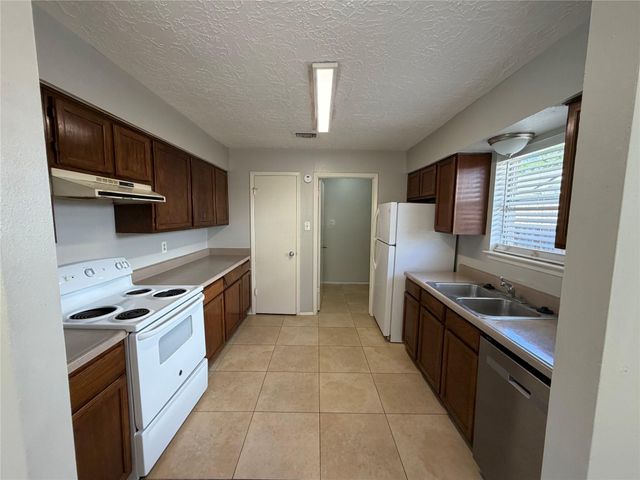 2815 Fir Crest Court, Stafford, TX 77477