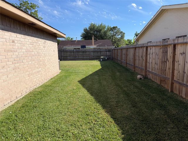 2815 Fir Crest Court, Stafford, TX 77477