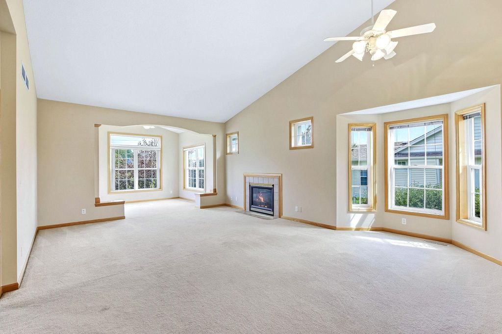536 Holly Lane N, Oakdale, MN 55128 — photo 2