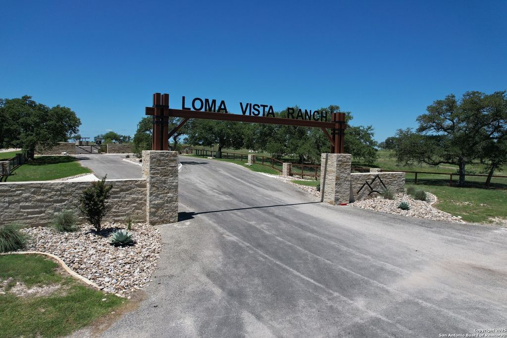23 loma vista, Kerrville, TX 78028