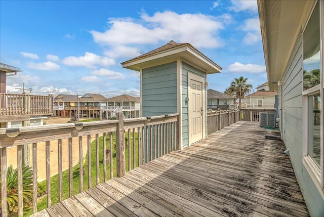 2619 Tide Drive, Crystal Beach, TX 77650