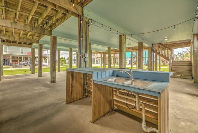 2619 Tide Drive, Crystal Beach, TX 77650