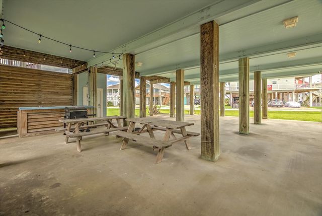 2619 Tide Drive, Crystal Beach, TX 77650