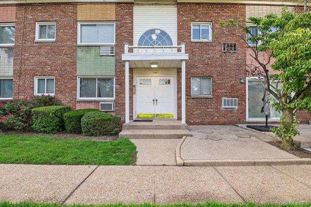 267 N Newbridge Road 2D, Levittown, NY 11756