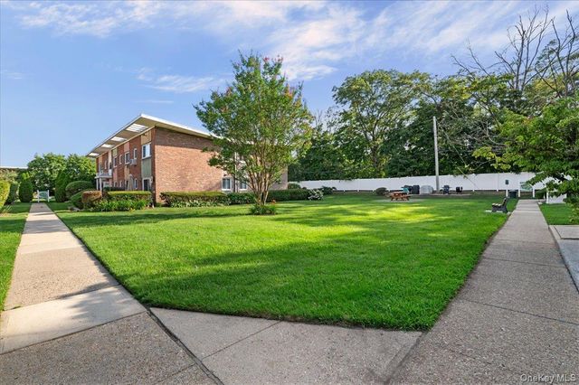 267 N Newbridge Road 2D, Levittown, NY 11756
